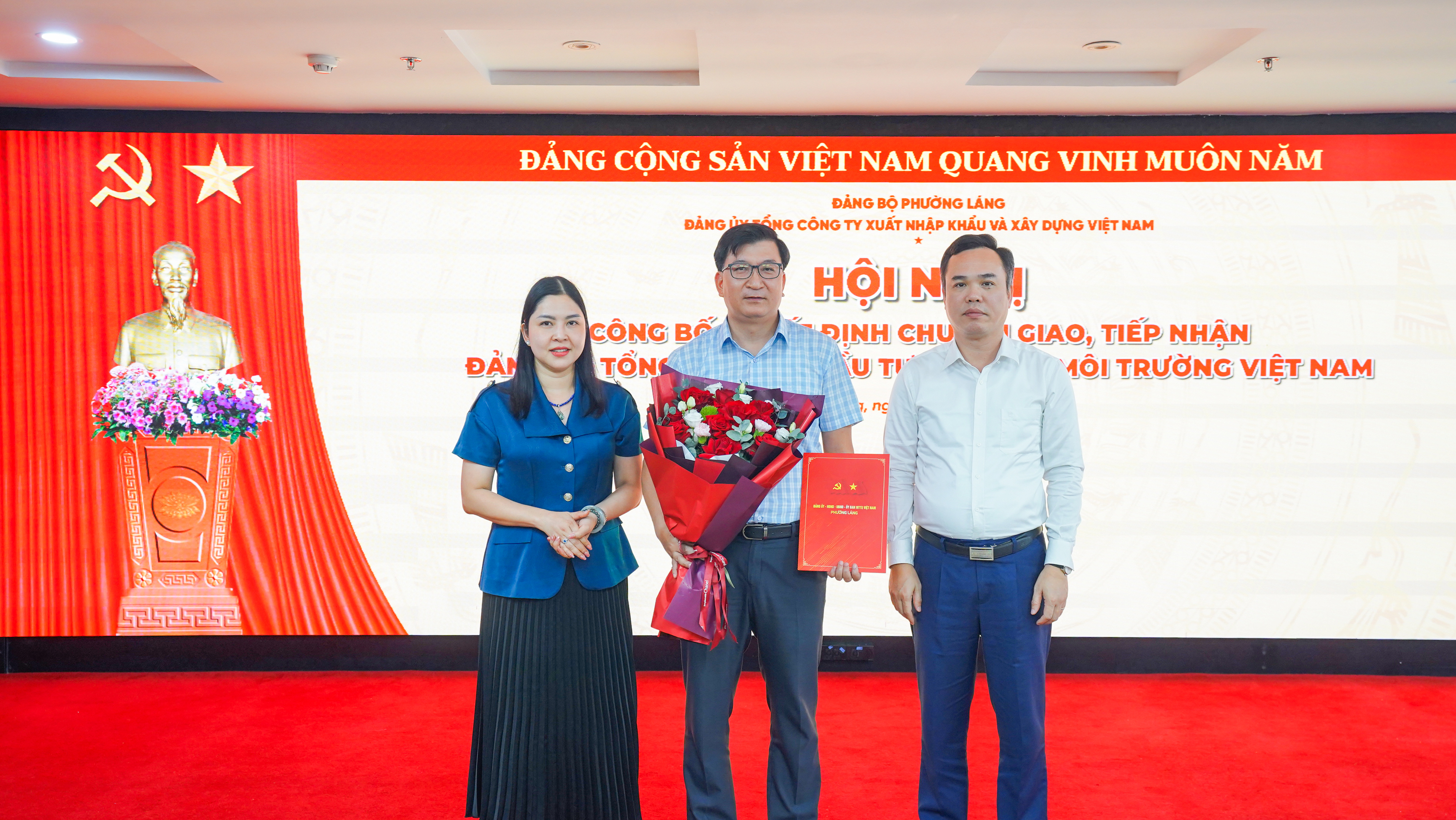 Hội nghị công bố quyết định chuyển giao, tiếp nhận Đảng bộ VIWASEEN về trực thuộc Đảng bộ VINACONEX