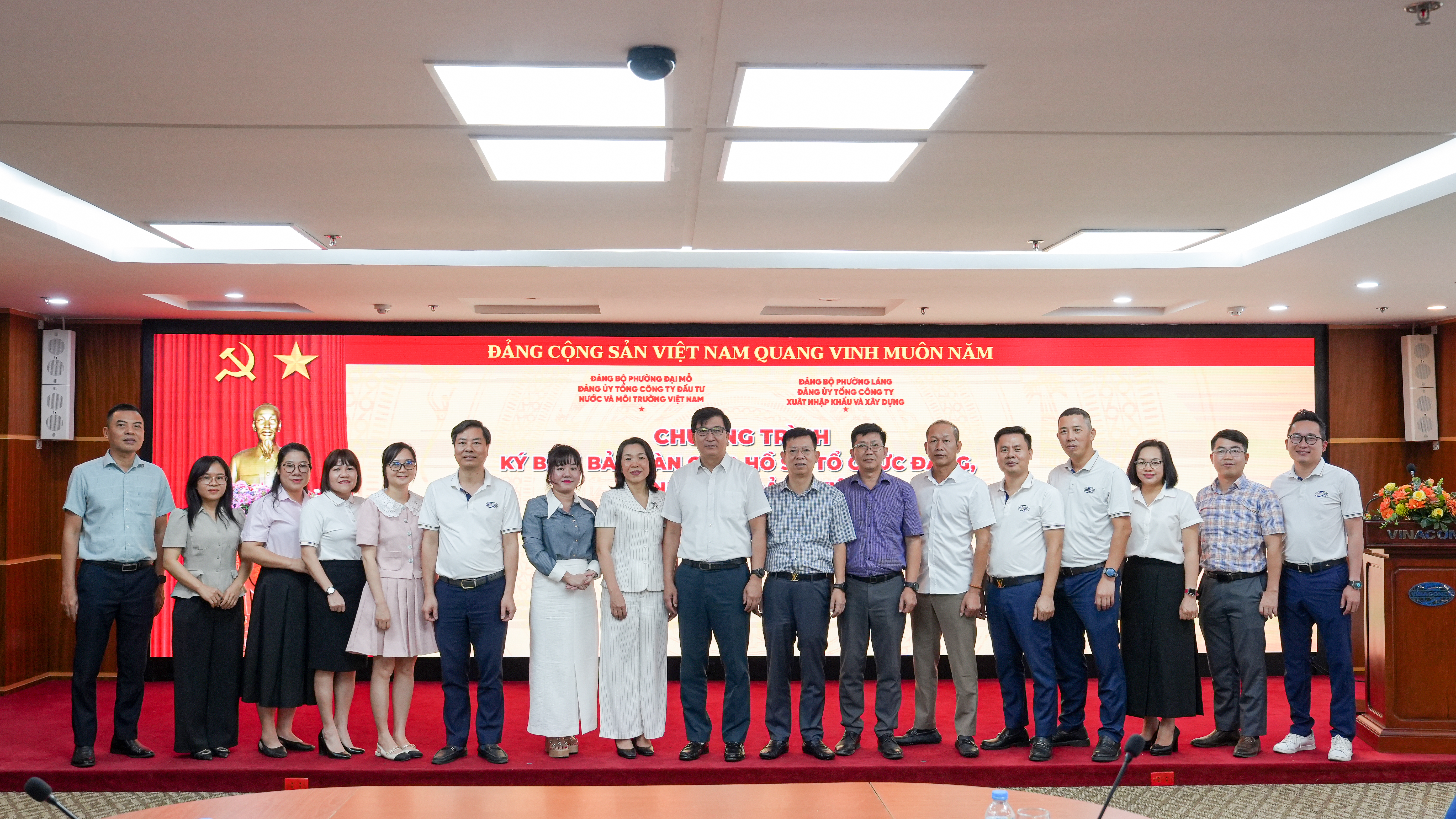 Lễ ký kết biên bản bàn giao hồ sơ tổ chức Đảng và danh sách Đảng viên Đảng uỷ VIWASEEN về trực thuộc đảng uỷ VINACONEX