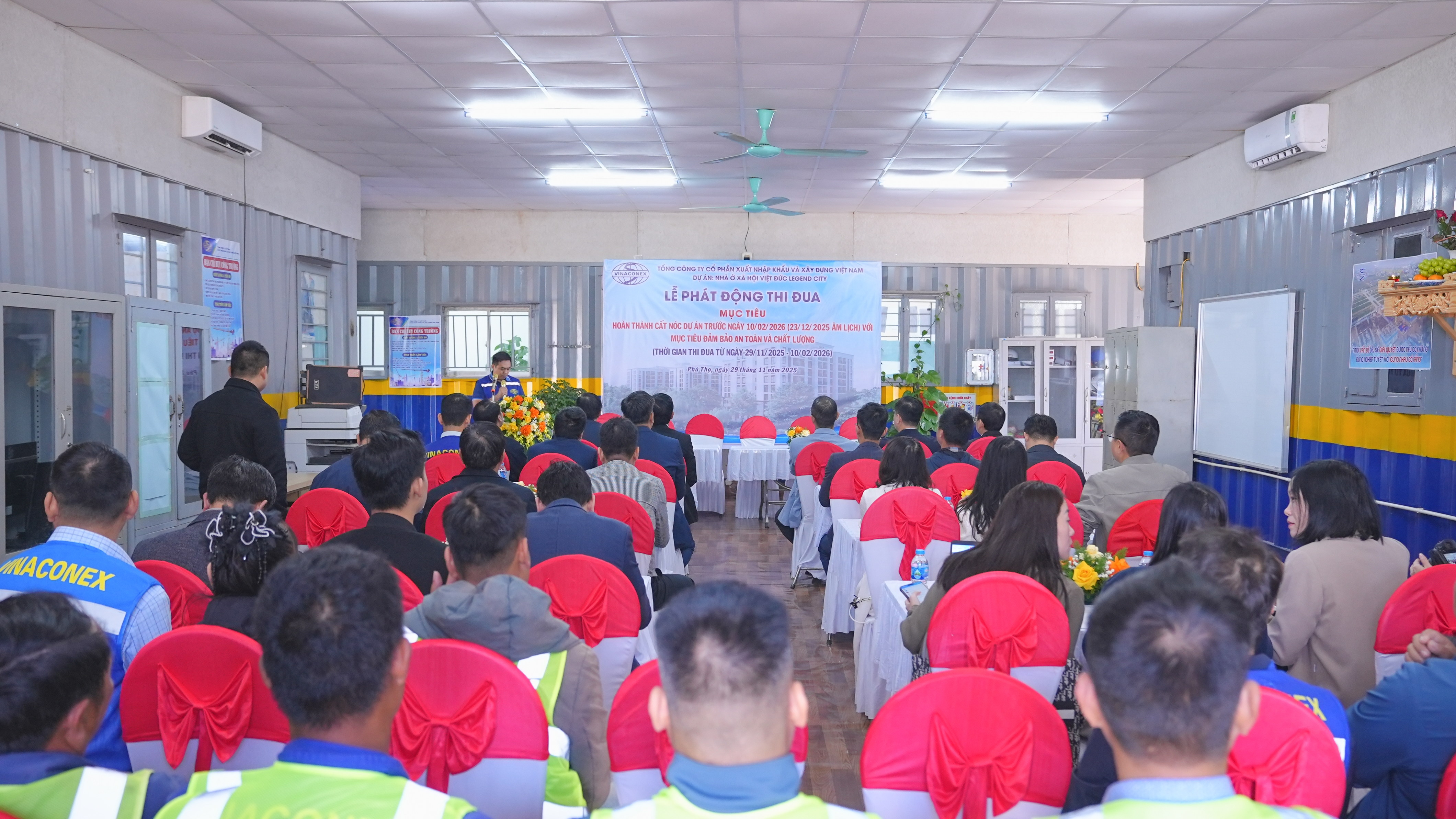 Vinaconex phát động thi đua hoàn thành cất nóc dự án nhà ở xã hội Kira Home – Việt Đức Legend City