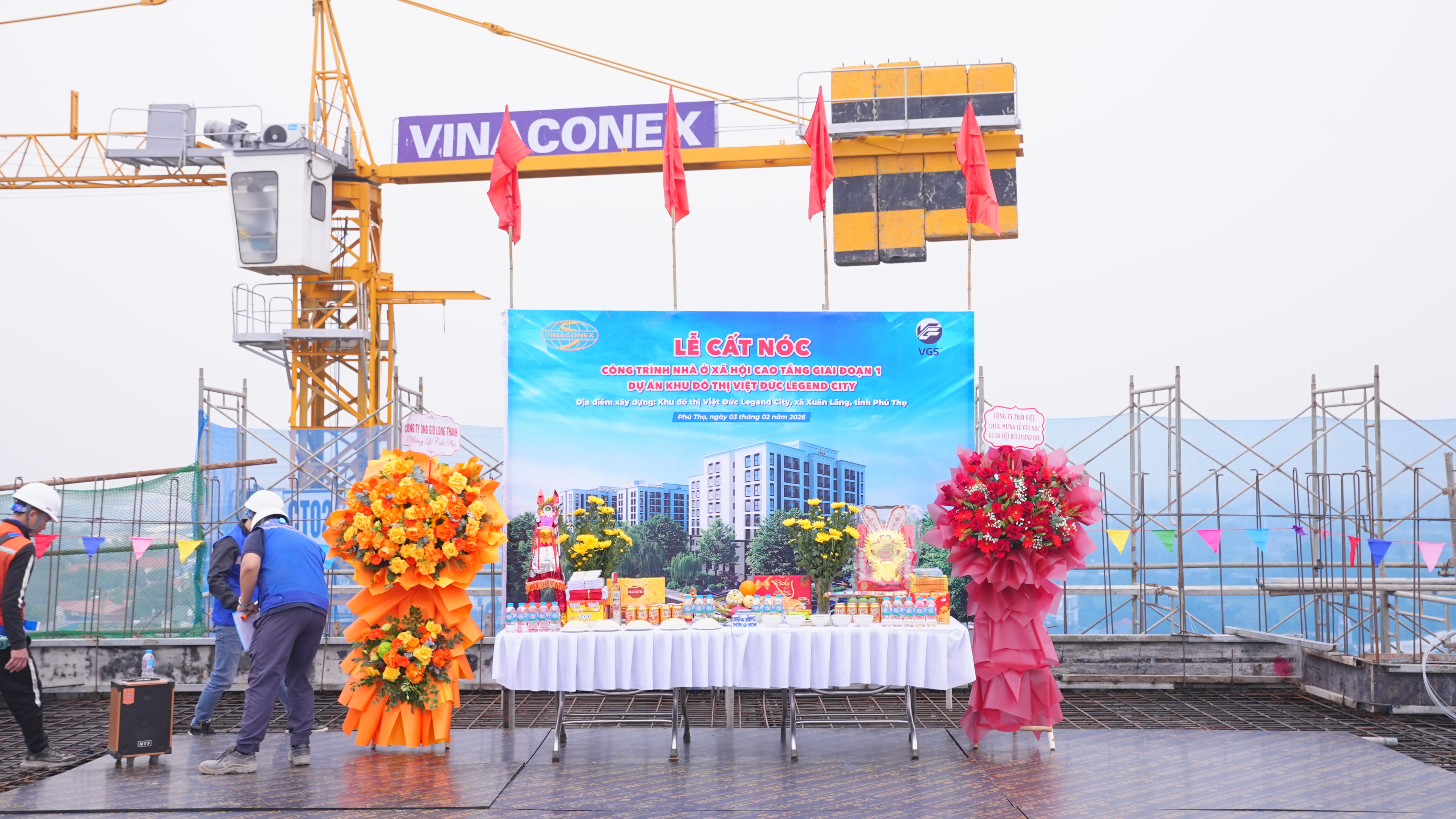 VINACONEX CẤT NÓC CÔNG TRÌNH ÁN NHÀ Ở XÃ HỘI CAO TẦNG – GIAI ĐOẠN 1 THUỘC DỰ ÁN KHU ĐÔ THỊ VIỆT ĐỨC LEGEND CITY