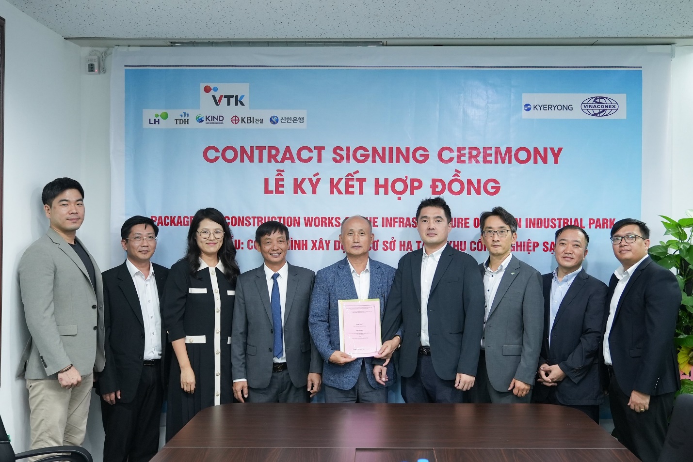 VINACONEX KEEPS WINNING OVER THE TRUST OF FOREIGN INVESTORS AT THE CLEAN INDUSTRIAL PARK PROJECT IN HUNG YEN