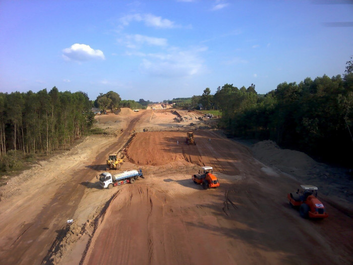 CLOSE-UP LOOK AT THE LARGEST CONSTRUCTION PACKAGE FOR THE PHAN THIET - DAU GIAY EXPRESSWAY PROJECT