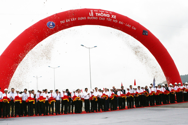 Lễ thông xe dự án xây dựng đường cao tốc Nội Bài – Lào Cai