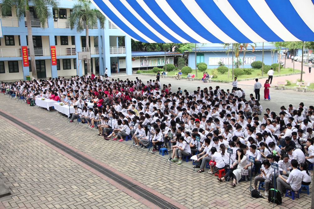Trường THPT Lý Thái Tổ tổng kết năm học 2015 – 2016 và chia tay học sinh khối 12