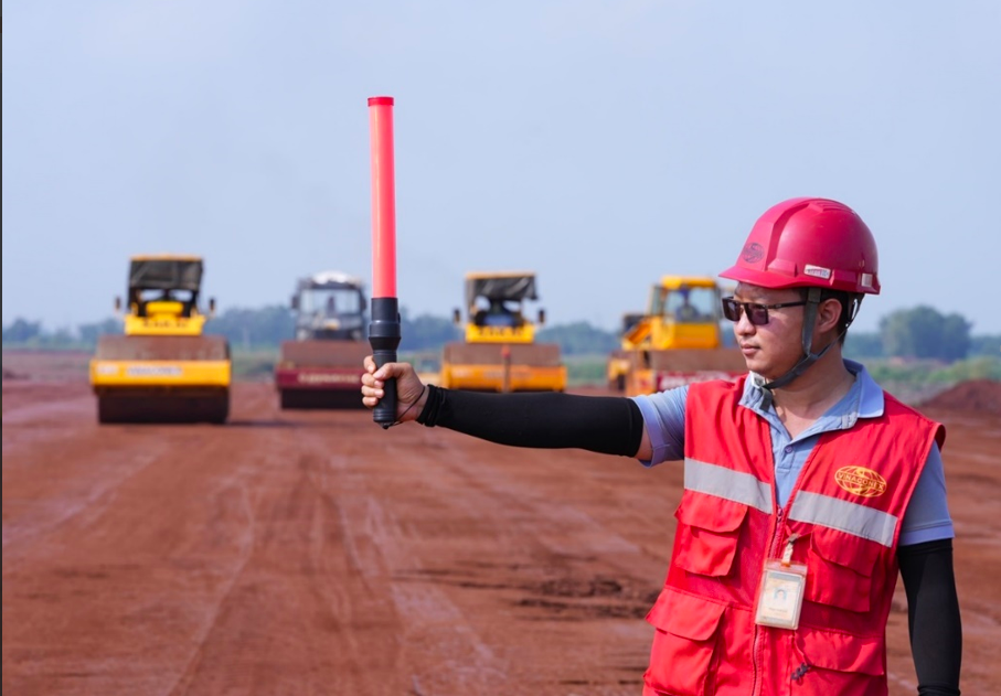 CONTRACTORS “DEPLOYING TROOPS” IN PROGRESS ACCELERATION OF LONG THANH AIRPORT CONSTRUCTION PROJECT