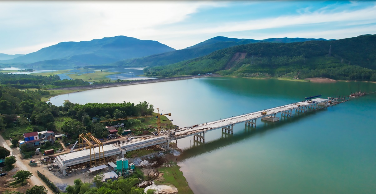 Vinaconex tăng tốc thi công cầu vượt hồ Yên Mỹ