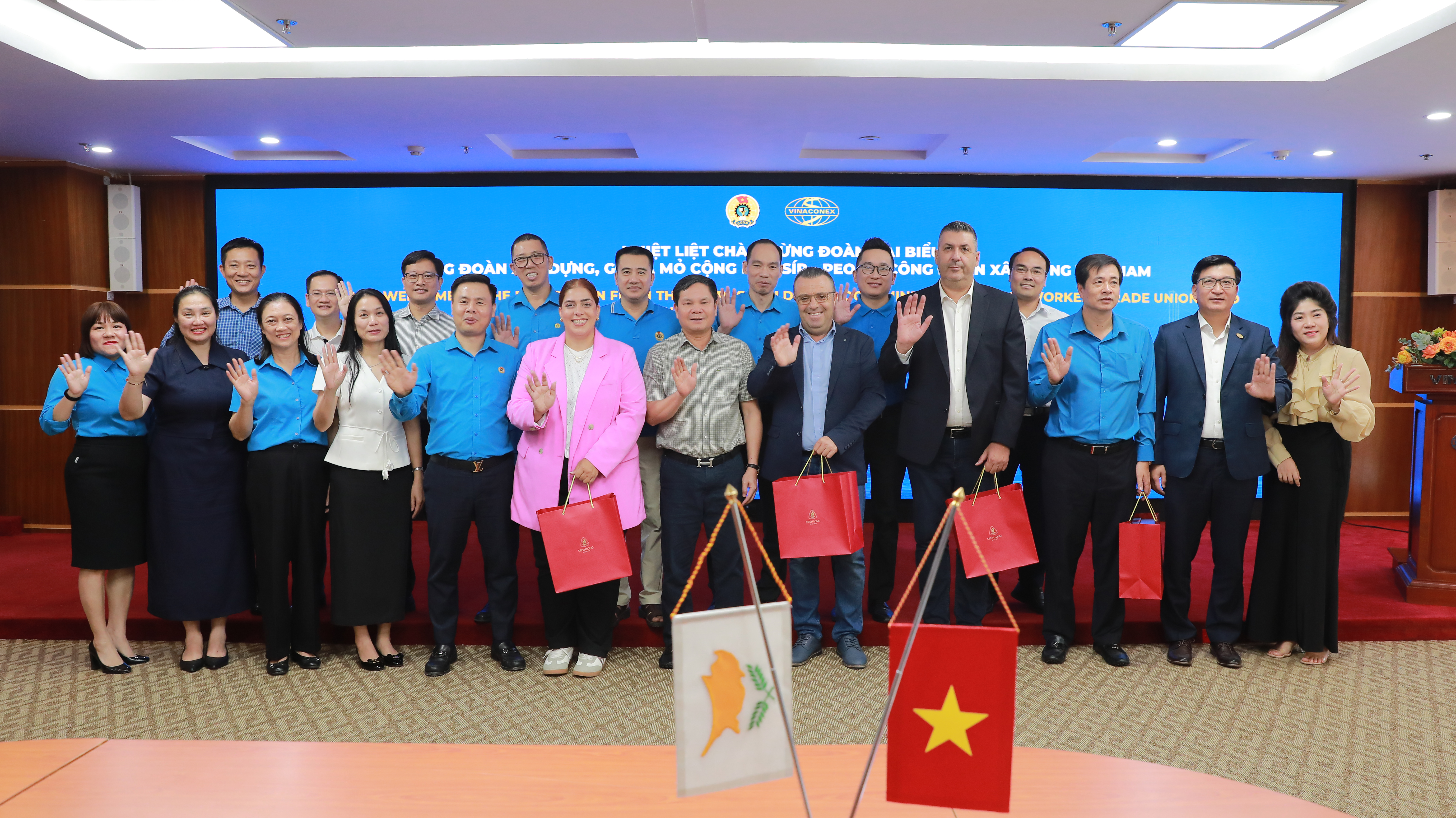 VINACONEX tiếp đón Đoàn đại biểu Công đoàn Xây dựng, Gỗ và Mỏ Cộng hòa Síp đến thăm và làm việc