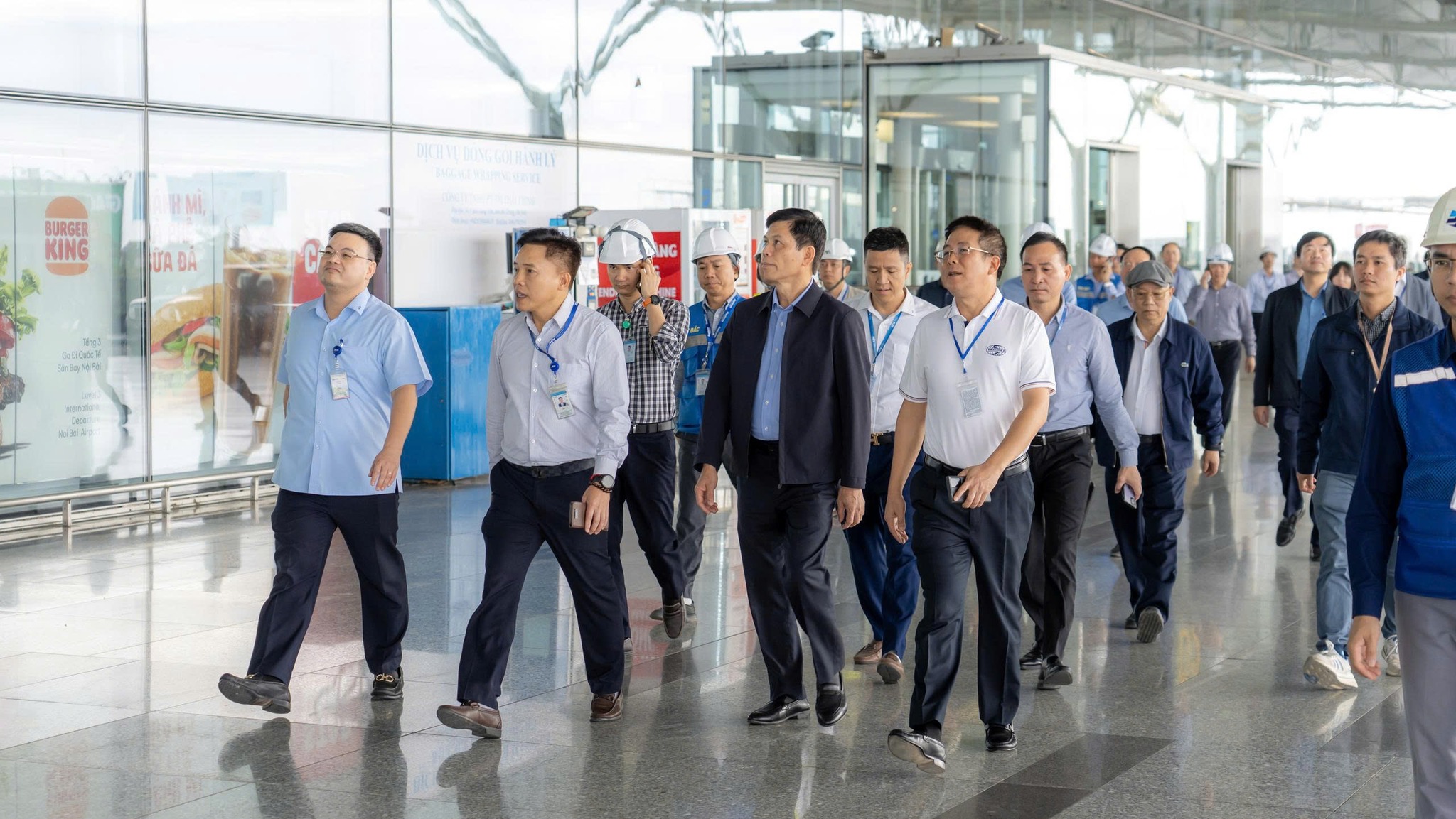 Thứ trưởng Bộ Xây dựng Lê Anh Tuấn và đoàn công tác kiểm tra tiến độ dự án mở rộng Nhà ga T2 - Cảng HKQT Nội Bài