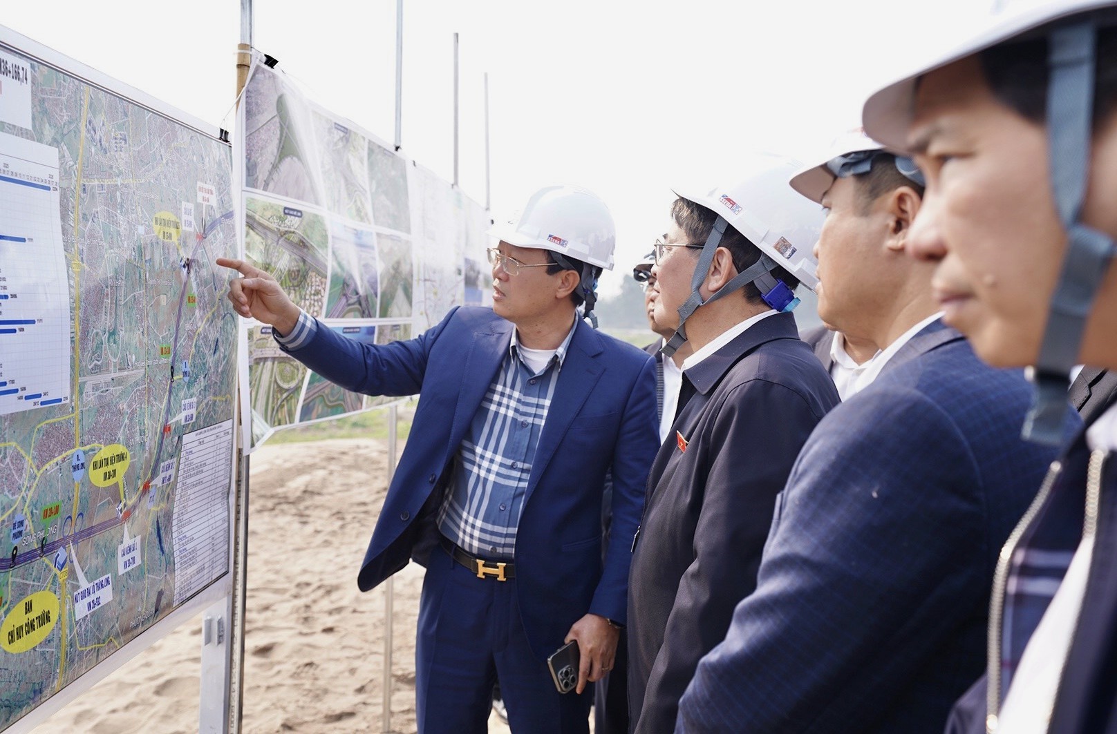 Phó Chủ tịch Quốc hội Nguyễn Đức Hải khảo sát tiến độ triển khai dự án đầu tư xây dựng đường Vành đai 4 – Vùng thủ đô