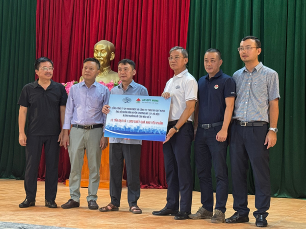 VINACONEX - AN QUY HUNG LTD SUPPORTS TO FLOOD VICTIMS