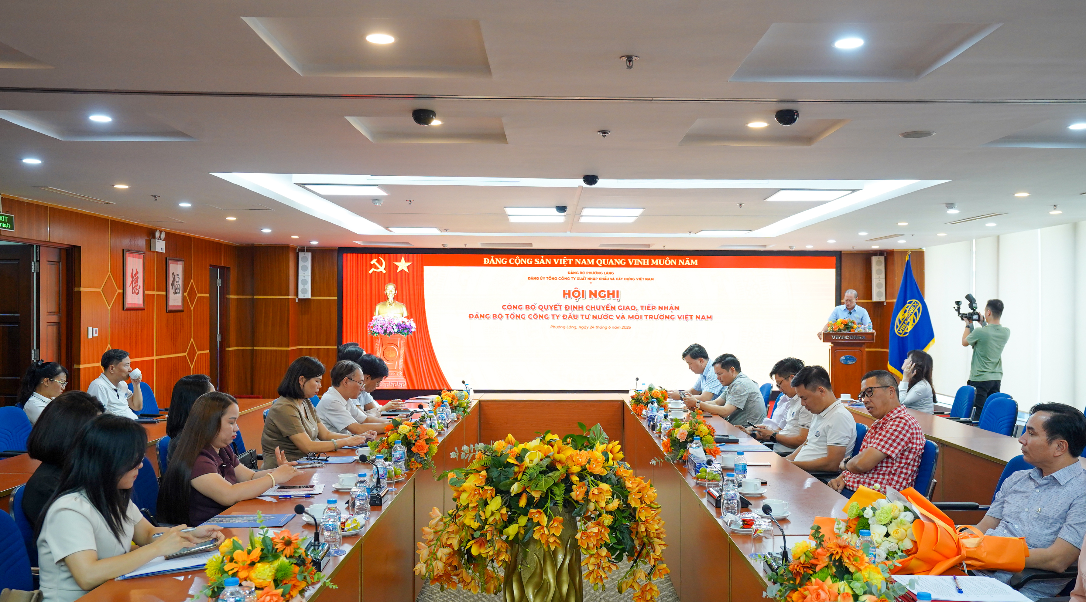 Hội nghị công bố quyết định chuyển giao, tiếp nhận Đảng bộ VIWASEEN về trực thuộc Đảng bộ VINACONEX