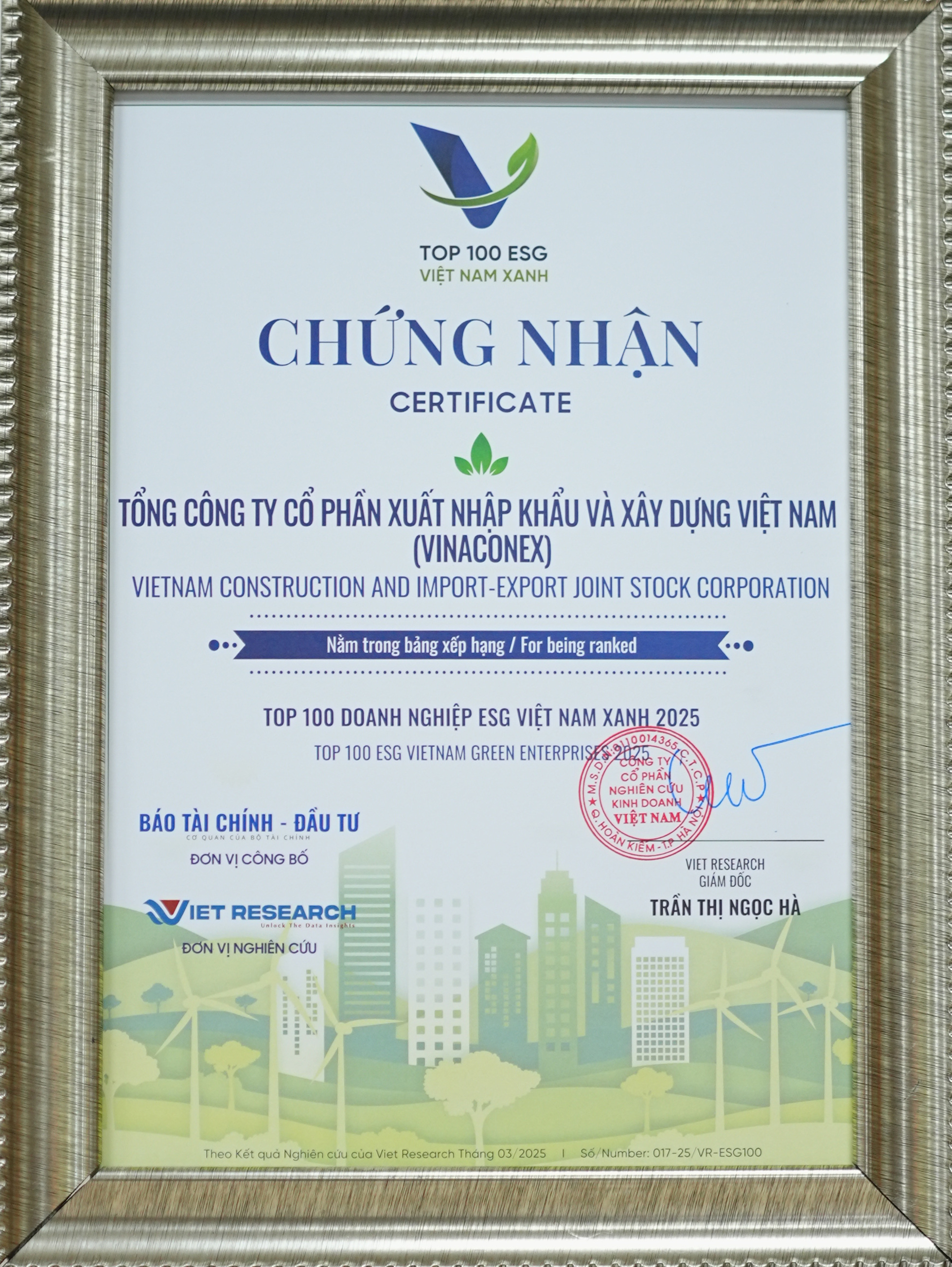 TOP 100 doanh nghiệp ESG Việt Nam Xanh 2025