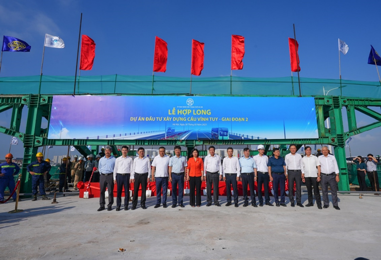 VINH TUY 2 BRIDGE’S FINAL SECTION JOINED