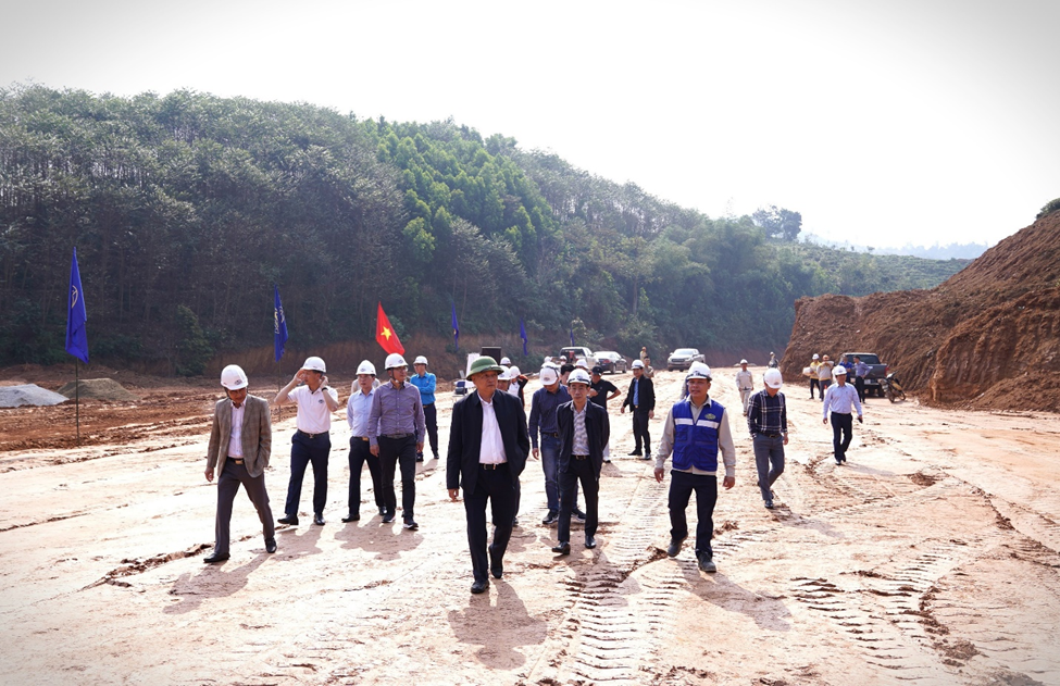 CHAIRMAN OF THE BOD DAO NGOC THANH OVERSEES THE PROGRESS OF TUYEN QUANG - HA GIANG EXPRESSWAY PROJECT