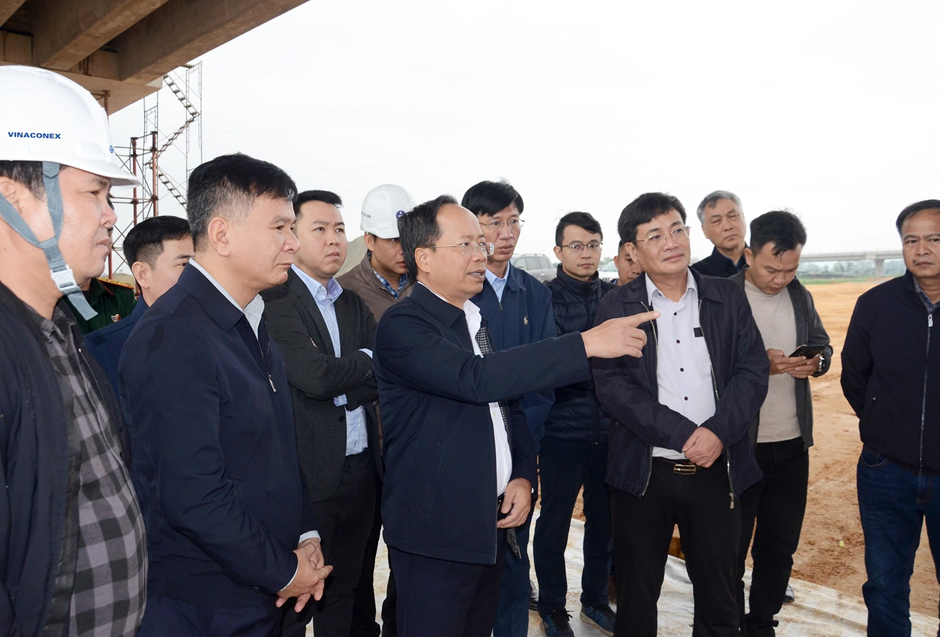STRIVING FOR ACCELERATED CONSTRUCTION OF BAI VOT - HAM NGHI EXPRESSWAY