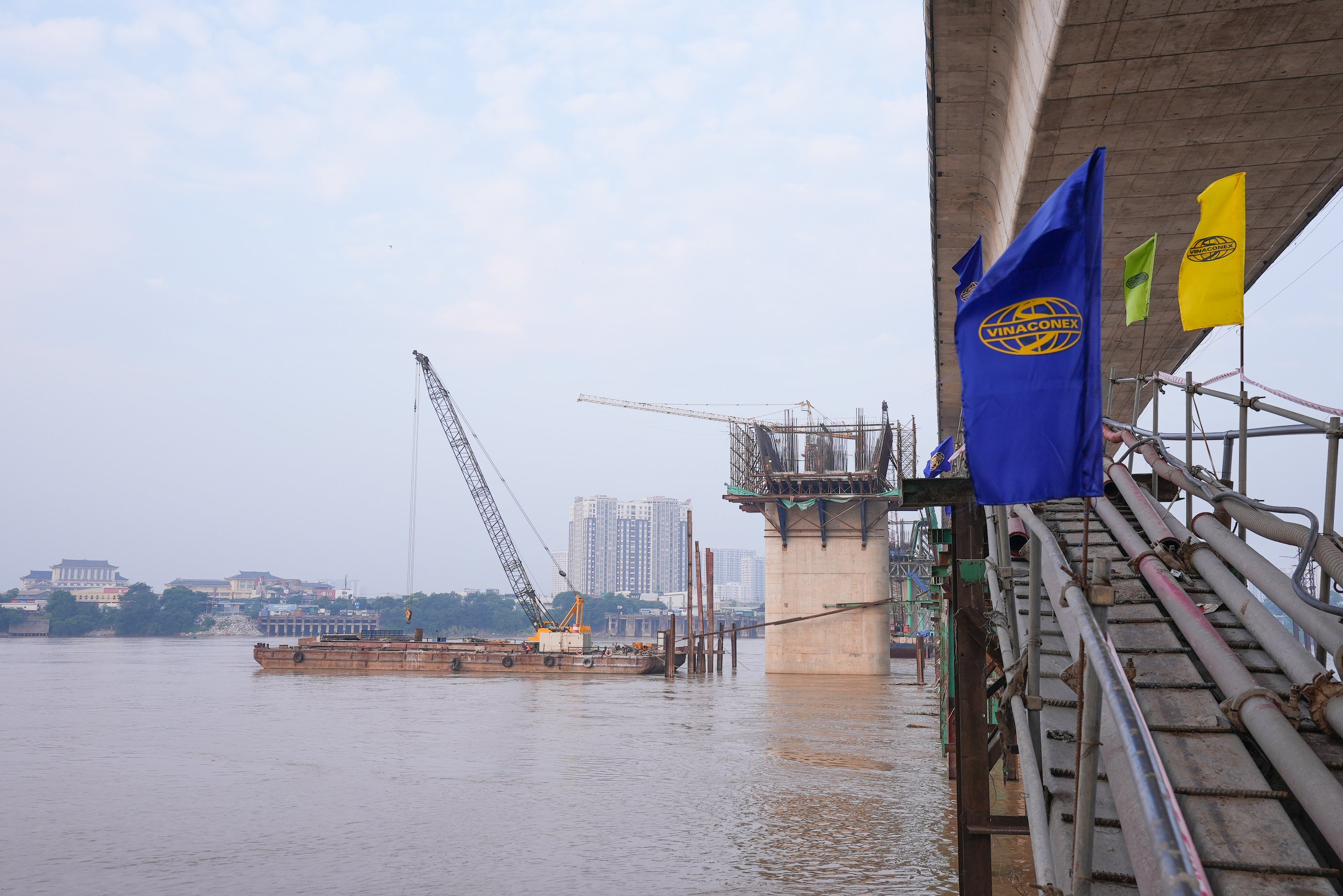 Chủ tịch TP Hà Nội làm việc tại dự án xây dựng cầu Vĩnh Tuy 2