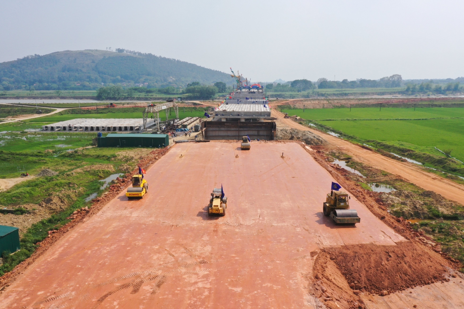 Liên danh Vinaconex – Trung Nam E&C: Hợp Long cây cầu dài nhất trên cao tốc đoạn Mai Sơn - QL45 vượt tiến độ 21 ngày