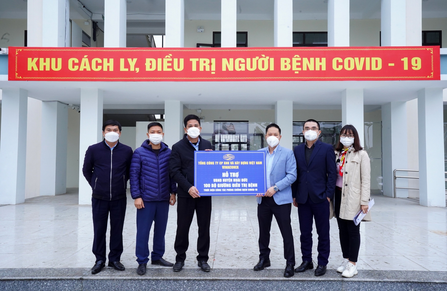 Vinaconex supports Hoai Duc District with medical equipment for disease prevention