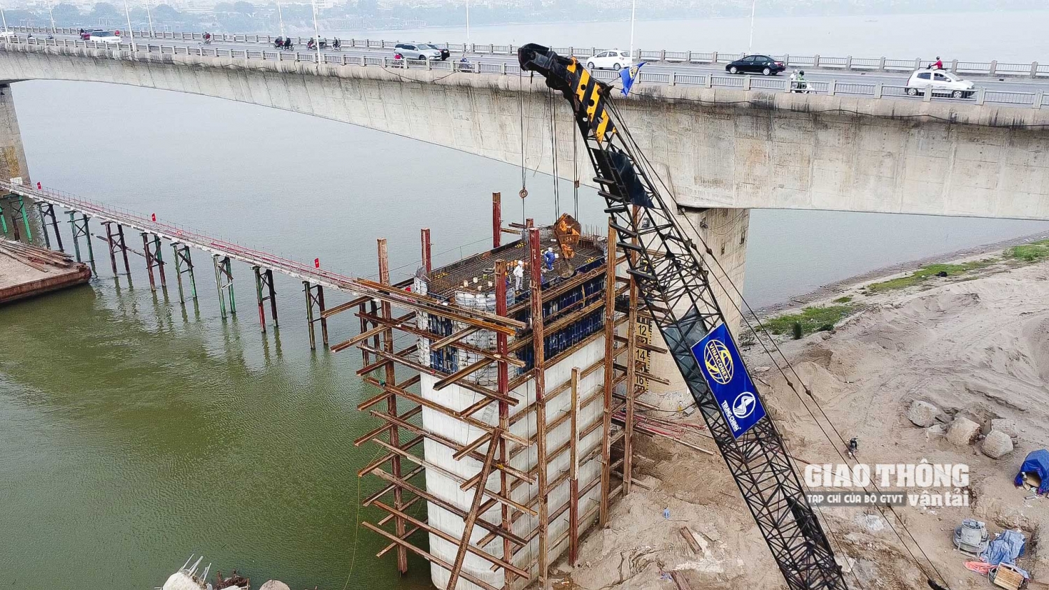 Ảnh: Tăng tốc thi công cầu Vĩnh Tuy 2 trước mùa mưa lũ