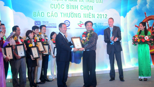 Tổng công ty CP Vinaconex được trao giải cuộc bình chọn “Báo cáo thường niên tốt nhất năm 2012”