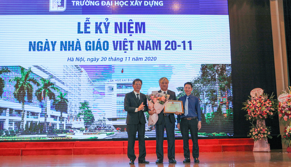 Chủ tịch HĐQT Tổng công ty CP Vinaconex đón nhận Bằng khen vì sự nghiệp Giáo dục & Đào tạo