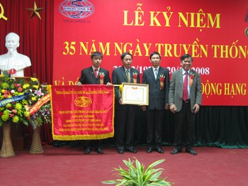 Công ty VINACONEX 11 đón nhận Huân chương lao động hạng nhì