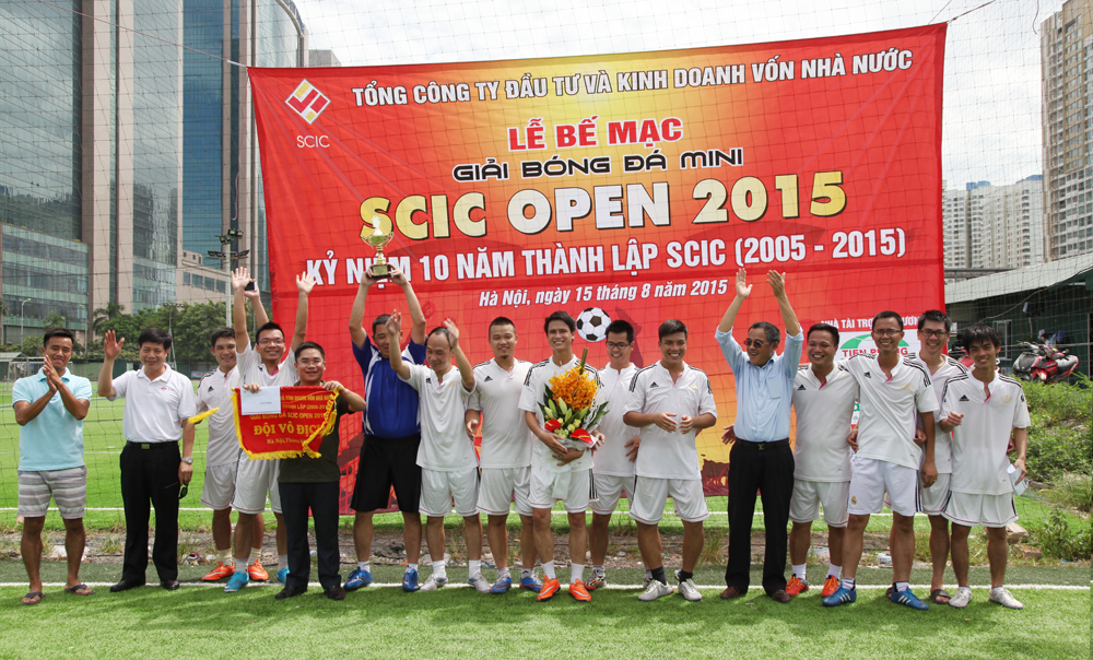 Vinaconex giành ngôi vô địch tại giải bóng đá SCIC Open 2015