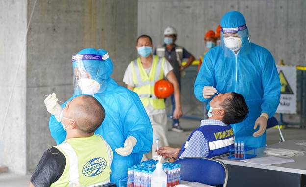 VINACONEX STANDS WITH WORKERS TO OVERCOME THE PANDEMIC