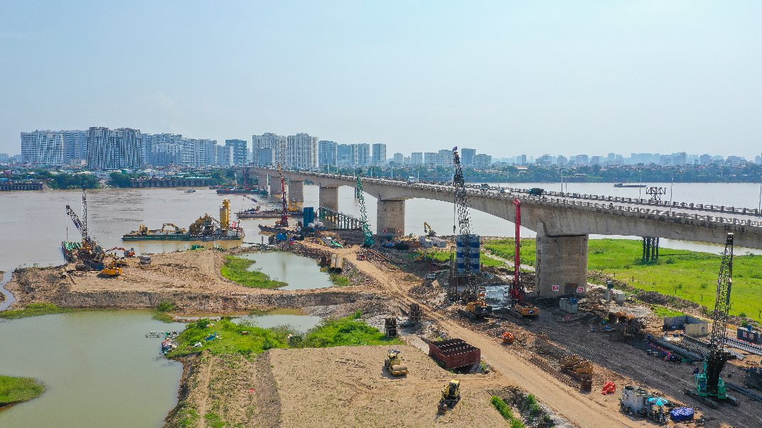 Chủ tịch UBND Hà Nội đánh giá cao nỗ lực của nhà thầu tại dự án cầu Vĩnh Tuy 2