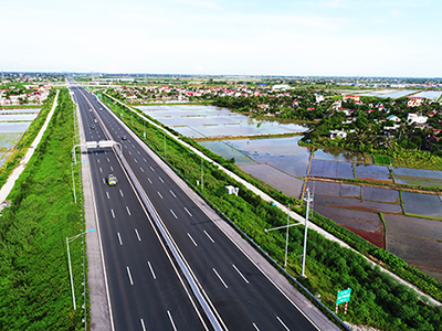 Ký hợp đồng gói thầu đầu tiên thi công cao tốc Bắc - Nam đoạn QL45 - Nghi Sơn