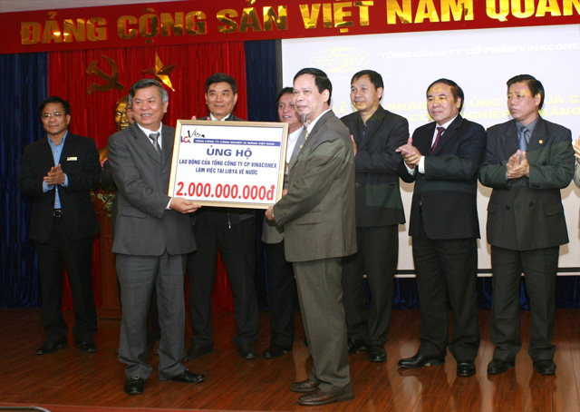 Tổng công ty công nghiệp xi măng Việt Nam ủng hộ 2 tỷ đồng cho lao động của VINACONEX vừa trở về từ Libya