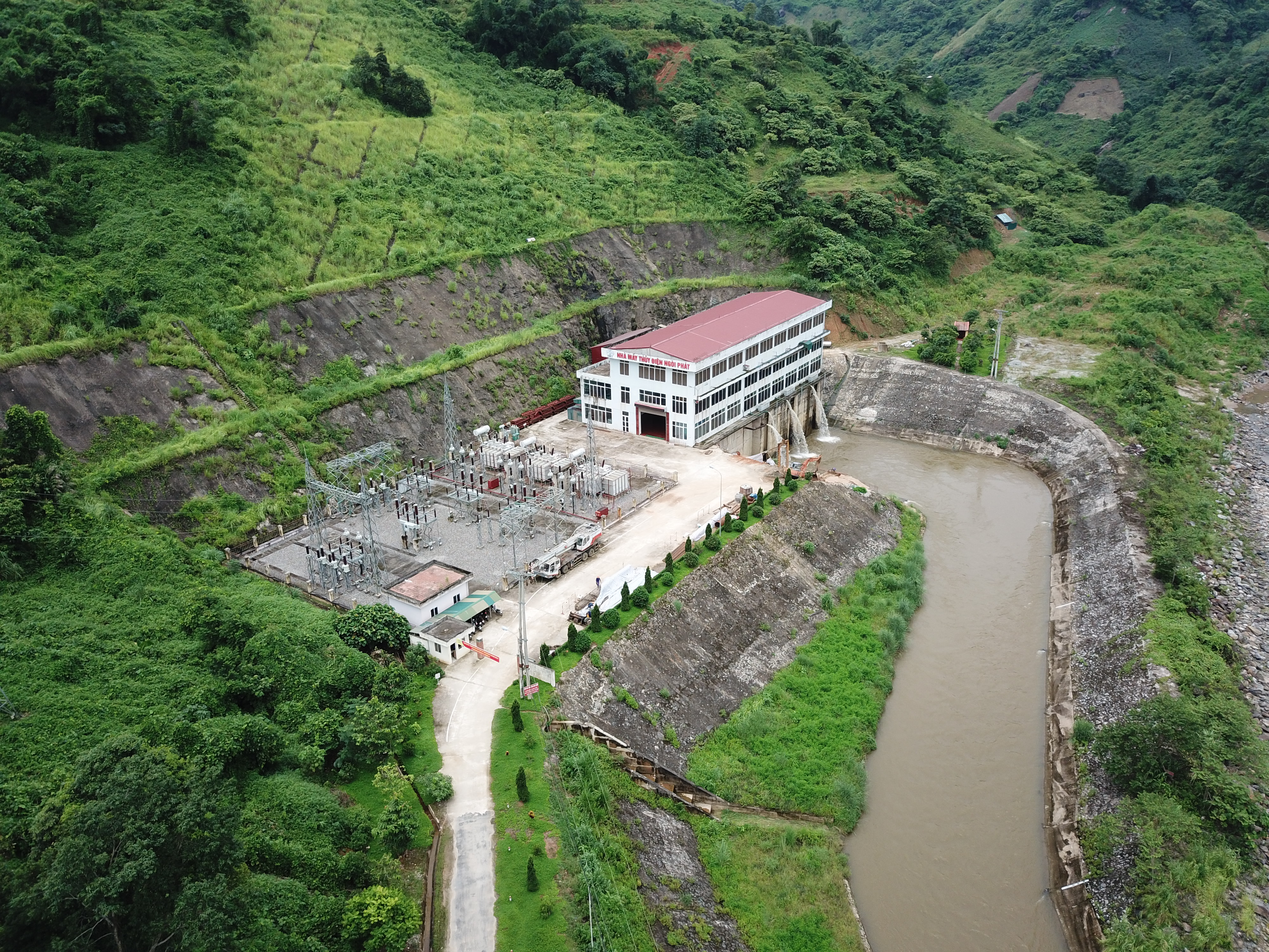 CONSTRUCTION OF NGOI PHAT HYDROPOWER PLANT